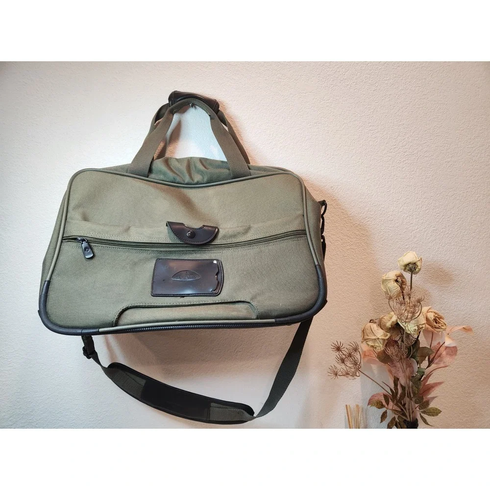 Samsonite Olive Green Travel Duffel Bag Carry-On Shoulder Strap Organizer‎